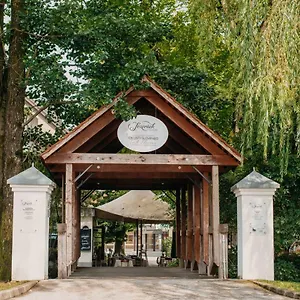 Dvor Jezersek Brnik Hotel Cerklje na Gorenjskem